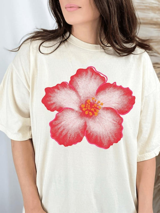 Women's Graphic T-Shirt Radiant Red Petals With Subtle Gradients Centered On Large Flower